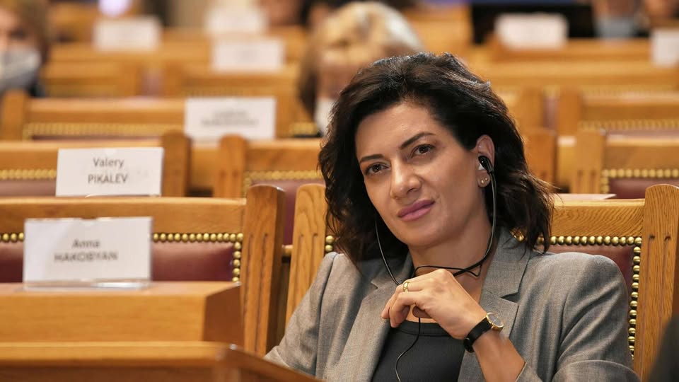 Супруга премьер-министра Армении Анна Акопян отправилась в командировку в США: что известно в Горисе