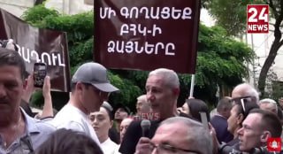 Оппозиция вышла на митинг в Горисе с майкой Путина и объявила голодовку