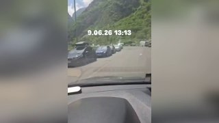 Армяне из РФ возвращаются через Верхний Ларс после голосования на выборах в Горисе