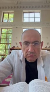Никол Пашинян в читальном зале Национальной библиотеки, Горис