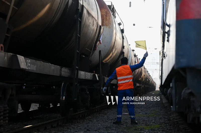 Из Азербайджана в Армению отправлена крупная партия нефтепродуктов через Горис