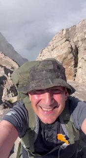 Никол Пашинян на вершине горы Хуступ в Сюникской области