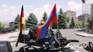 Армения получила 16 немецких снегоходов для армии — Сурен Папикян
